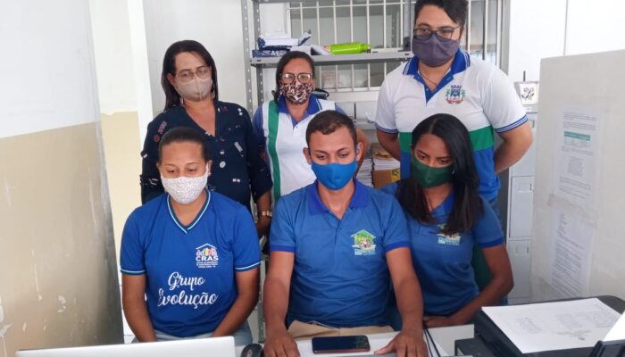 Secretaria de Assistência Social acompanha a transmissão sobre o calendário do 13º do Bolsa Família