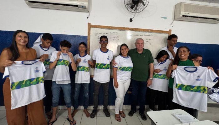 Prefeitura de Buenos Aires entrega novos fardamentos da rede municipal de ensino